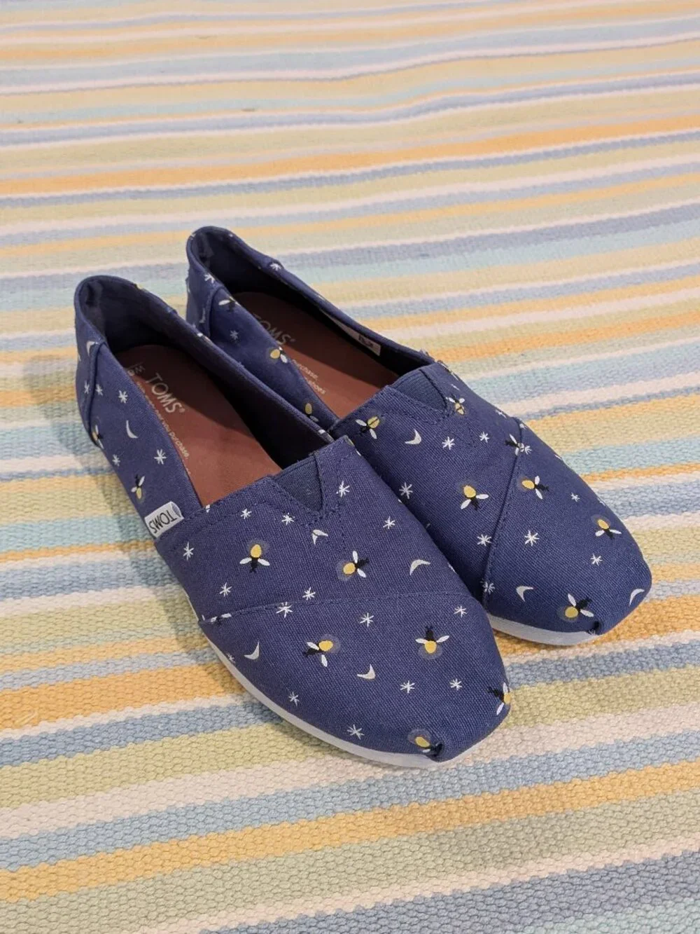 ⭐Toms Alpargata in rare glow in the dark firefly print size 6.5